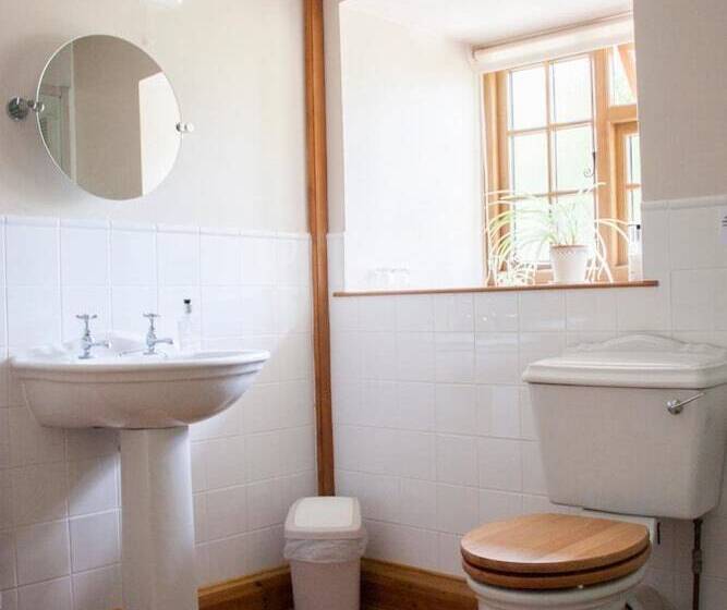 Larkrise Cottage Bed And Breakfast