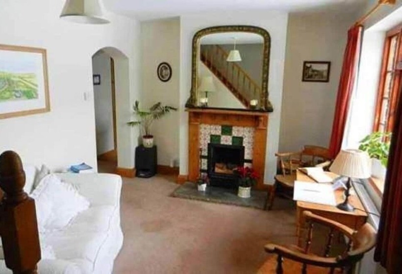 Larkrise Cottage Bed And Breakfast