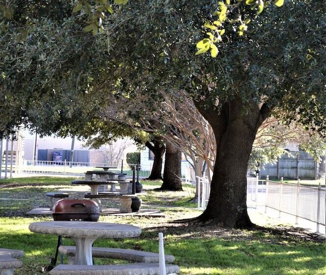 모텔 Lake View Inn