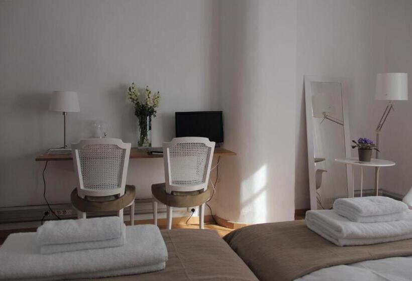 7 Moons Bed & Breakfast