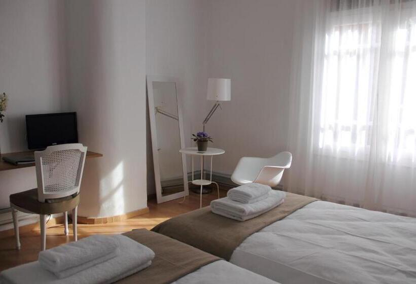 7 Moons Bed & Breakfast