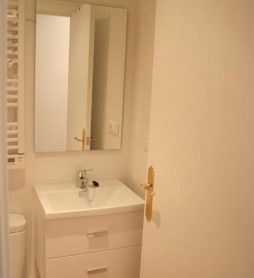 7 Moons Bed & Breakfast