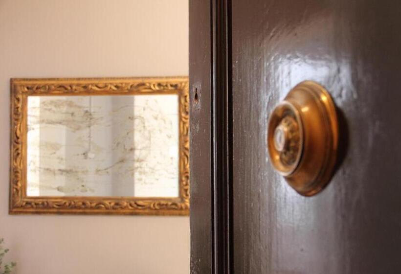 7 Moons Bed & Breakfast