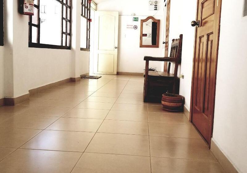 هاستل Heritage Inn