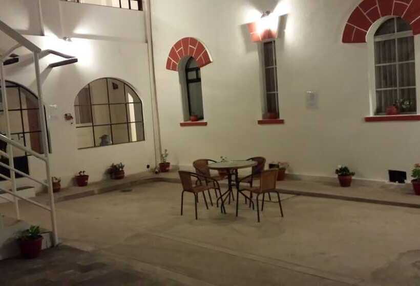 هاستل Heritage Inn