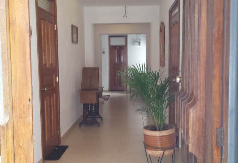 هاستل Heritage Inn