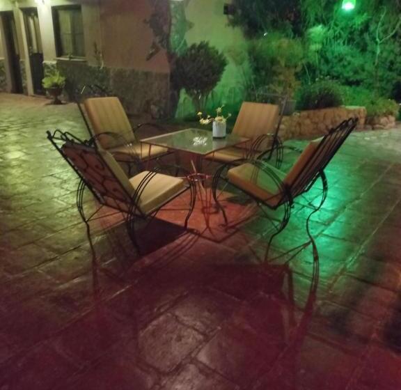 ユースホステル Hostal Rustyk