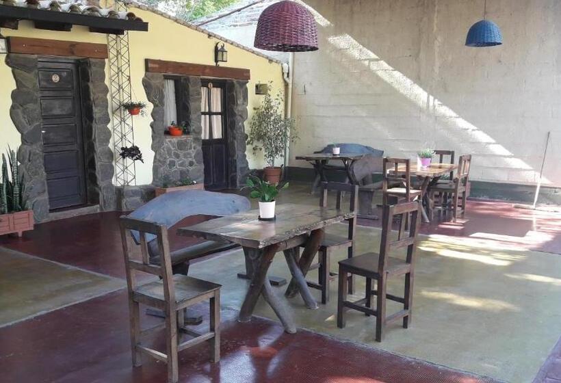 ユースホステル Hostal Rustyk