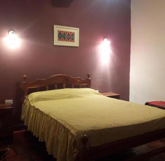 ユースホステル Hostal Rustyk