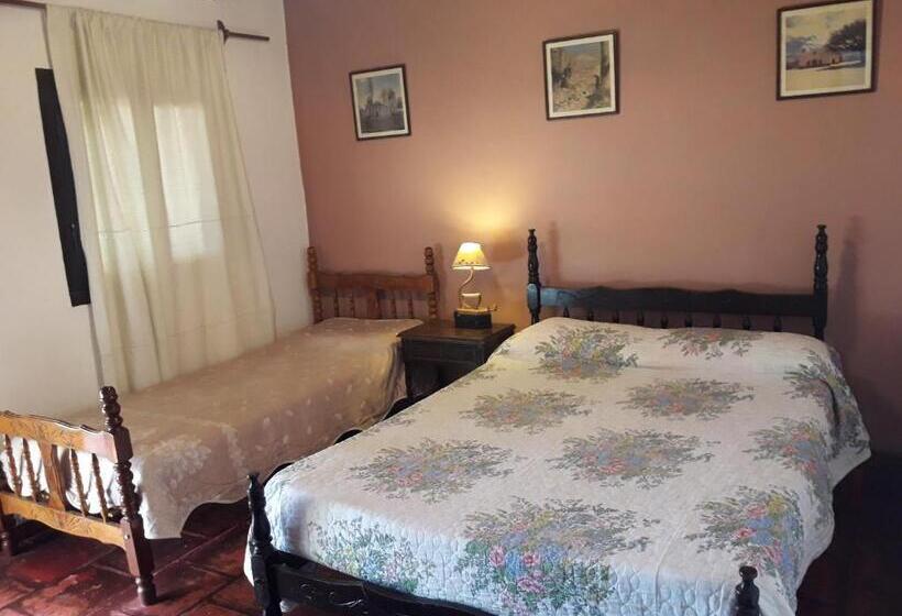 هاستل Hostal Rustyk