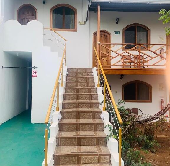 호스텔 Hostal White House Galapagos