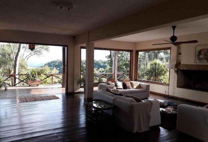 هتل El Soberbio Lodge