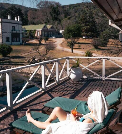 هتل Hostal Cruz Chica