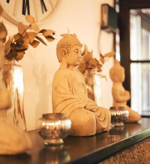 هتل Hostal Cruz Chica