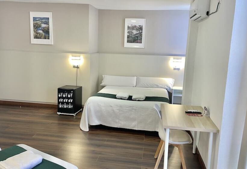 هتل Hostal Gran Vía