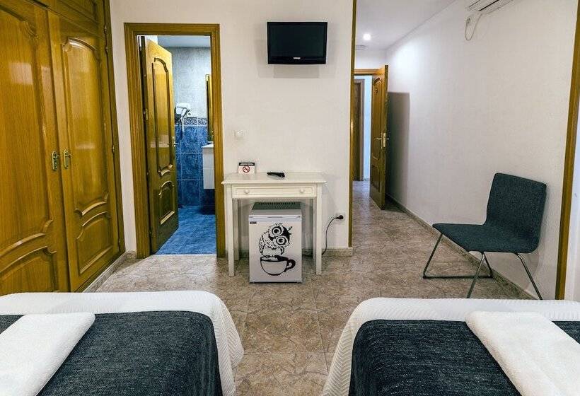 هتل Hostal Gran Vía