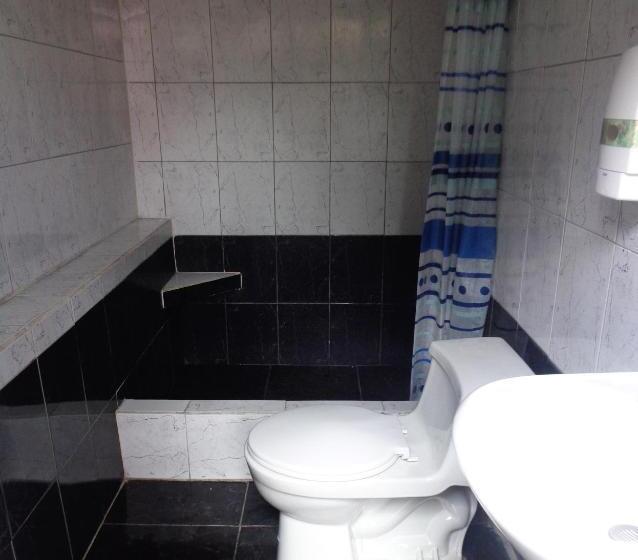 هتل Hostal Yumbo Imperial