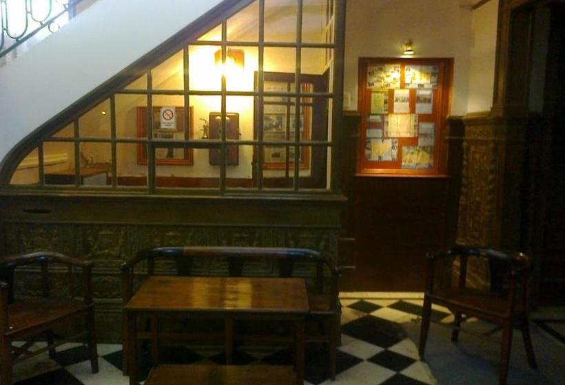 فندق Plaza Tres Arroyos