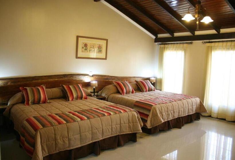 هتل Posada Del Jacarandá