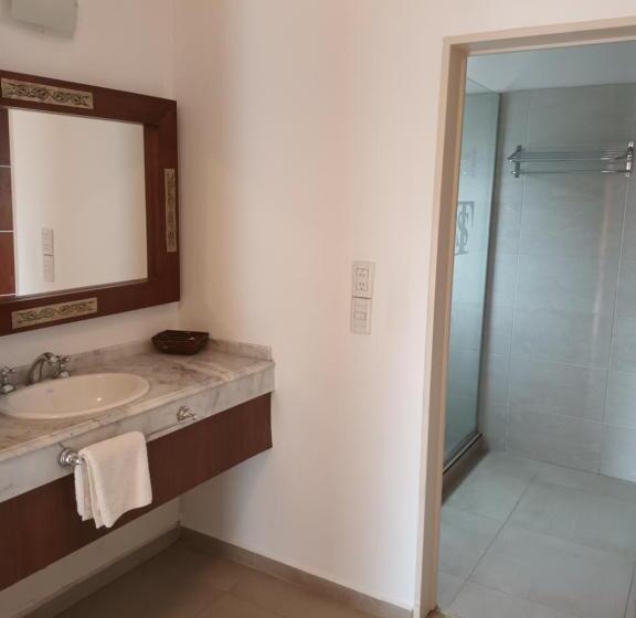 هتل Tagore Suites