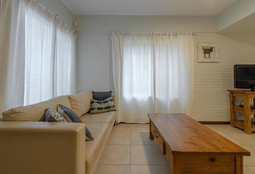 هتل Valeria House Rental Suites