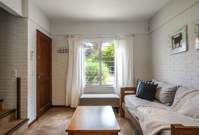 هتل Valeria House Rental Suites