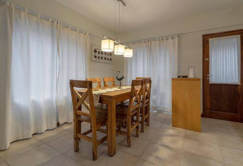 هتل Valeria House Rental Suites