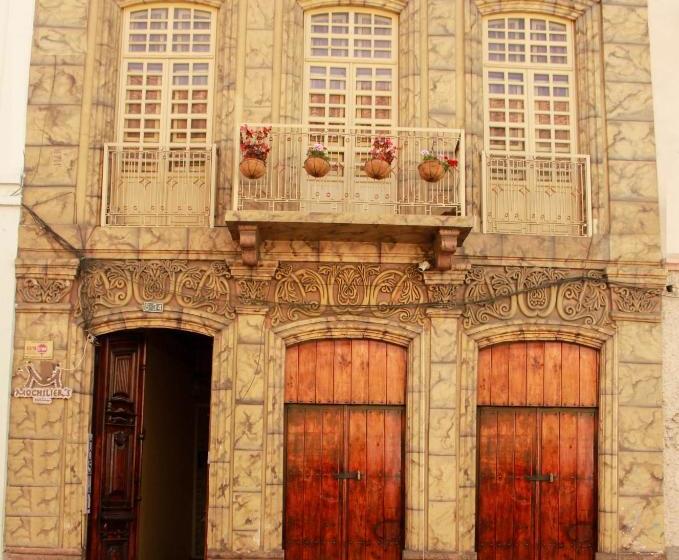 هاستل Hostal Mochiliers Bed And Breakfast