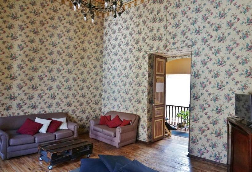 호스텔 Hostal Mochiliers Bed And Breakfast