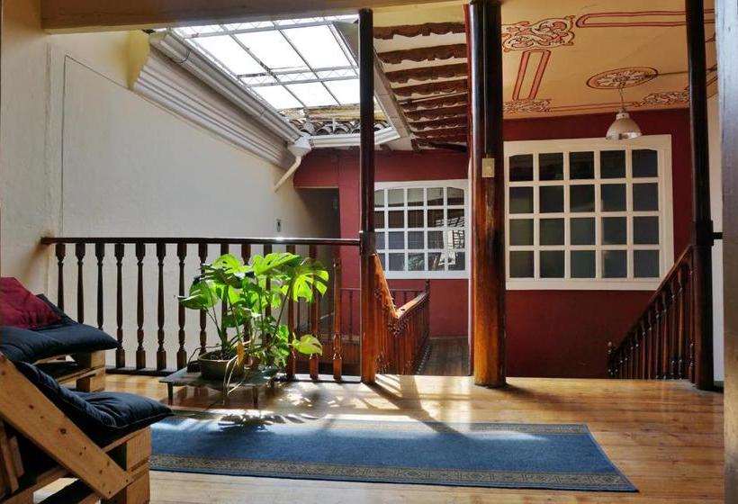 هاستل Hostal Mochiliers Bed And Breakfast