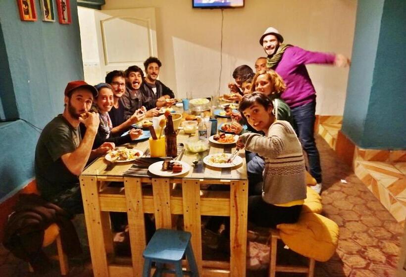 호스텔 Hostal Mochiliers Bed And Breakfast