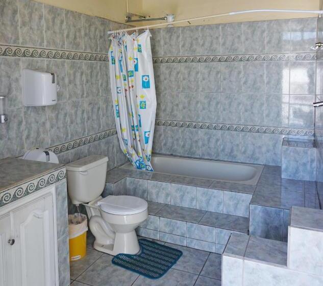 هاستل Hostal Mochiliers Bed And Breakfast