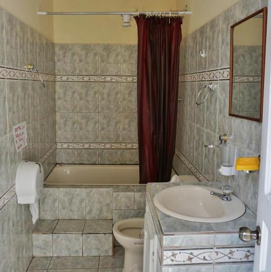 هاستل Hostal Mochiliers Bed And Breakfast