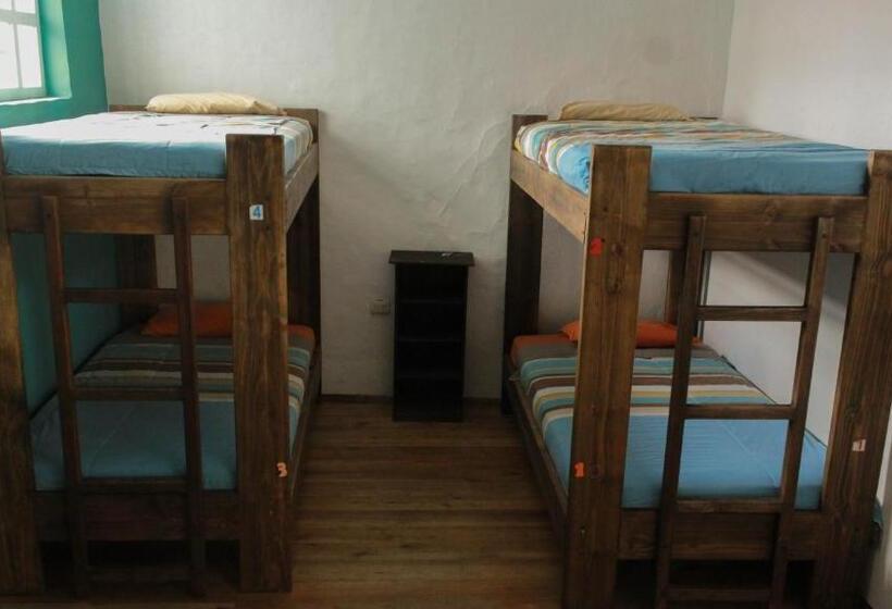 호스텔 Hostal Mochiliers Bed And Breakfast