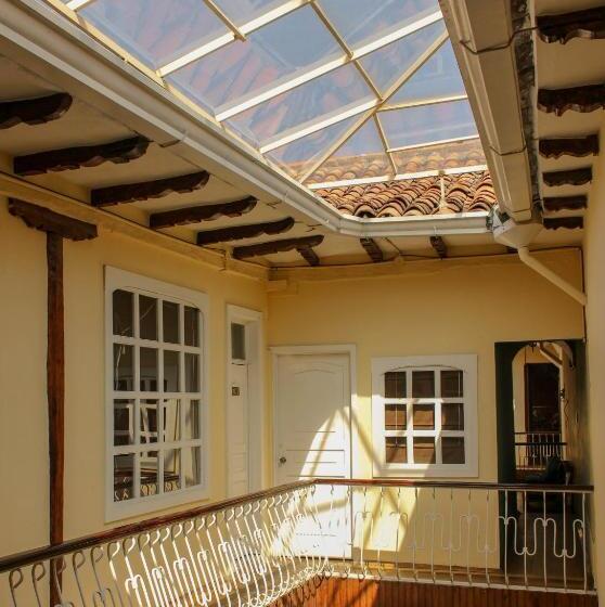 호스텔 Hostal Mochiliers Bed And Breakfast