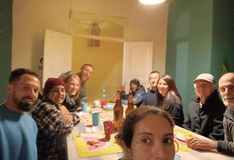 호스텔 Hostal Mochiliers Bed And Breakfast