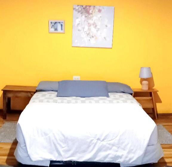 هاستل Hostal Mochiliers Bed And Breakfast