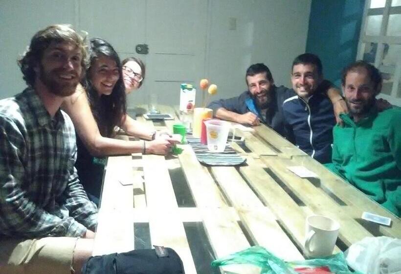 호스텔 Hostal Mochiliers Bed And Breakfast