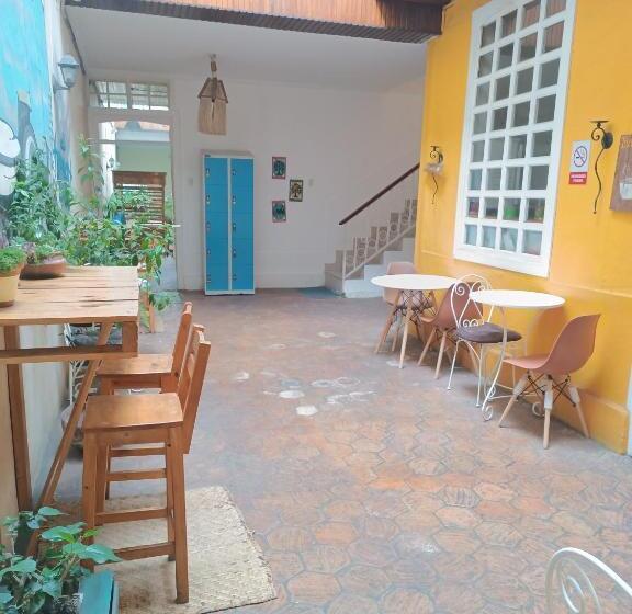 هاستل Hostal Mochiliers Bed And Breakfast