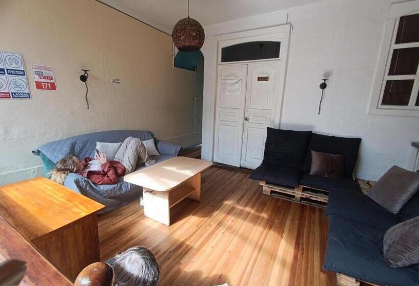 호스텔 Hostal Mochiliers Bed And Breakfast