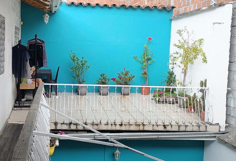 호스텔 Hostal Mochiliers Bed And Breakfast