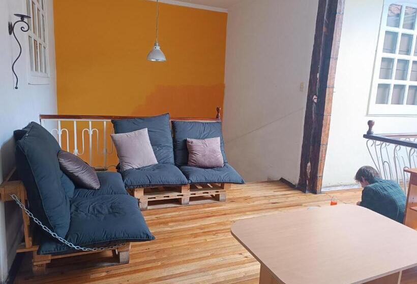 호스텔 Hostal Mochiliers Bed And Breakfast