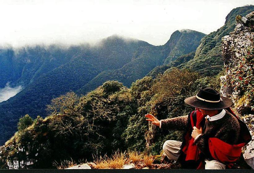 住所  Portal De Piedra