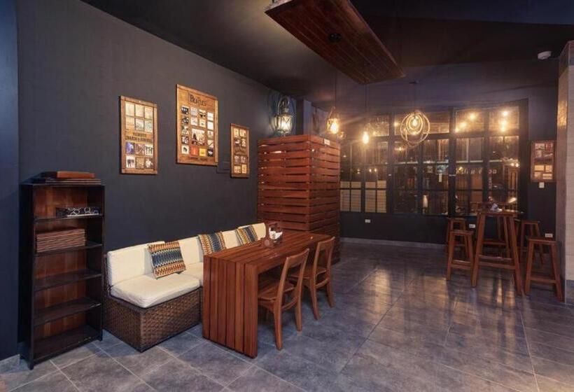 هاستل Galapagos Native