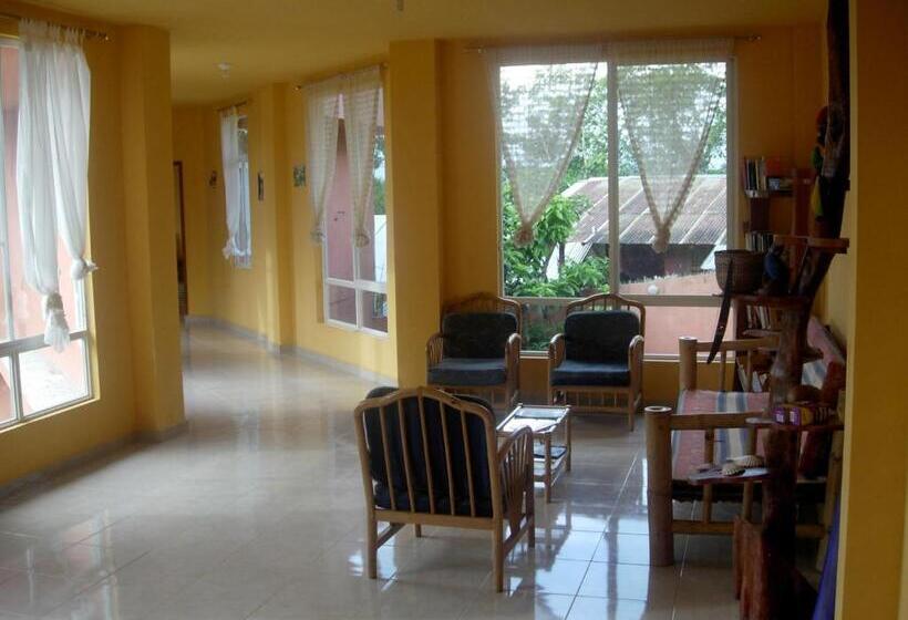 호스텔 Hostal Tena ñaui