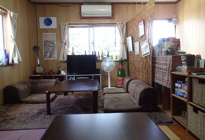 Okinawa Guest House Fushinuyauchi  Hostel