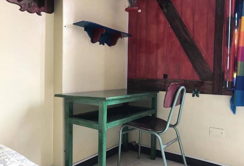 تختخواب و صبحانه Flying Donkey