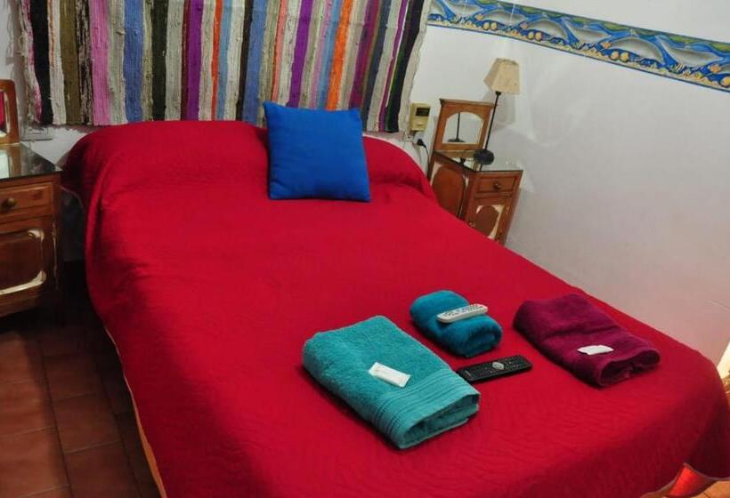 تختخواب و صبحانه La Marina