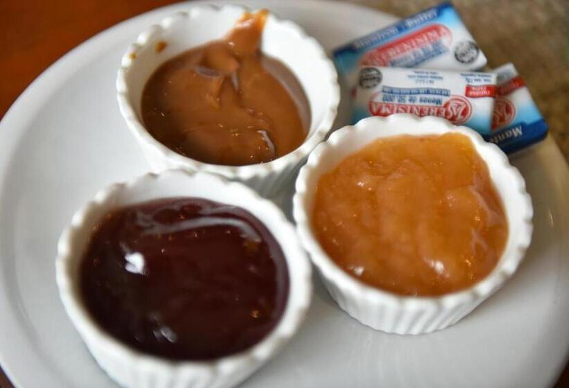 Bernie S Bed & Breakfast , A 3 Kilometros Del Aerop Ezeiza, Van ,in Out, Free Ezeiza Airport