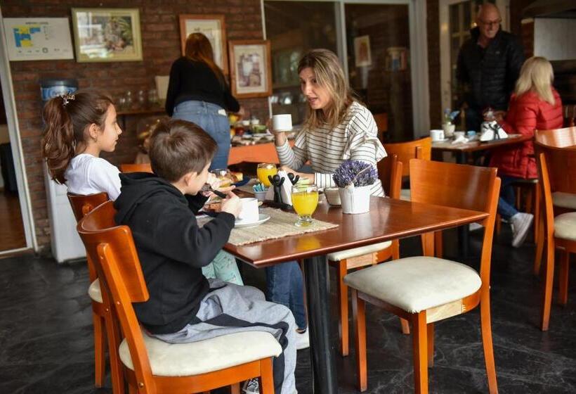 Bernie S Bed & Breakfast , A 3 Kilometros Del Aerop Ezeiza, Van ,in Out, Free Ezeiza Airport